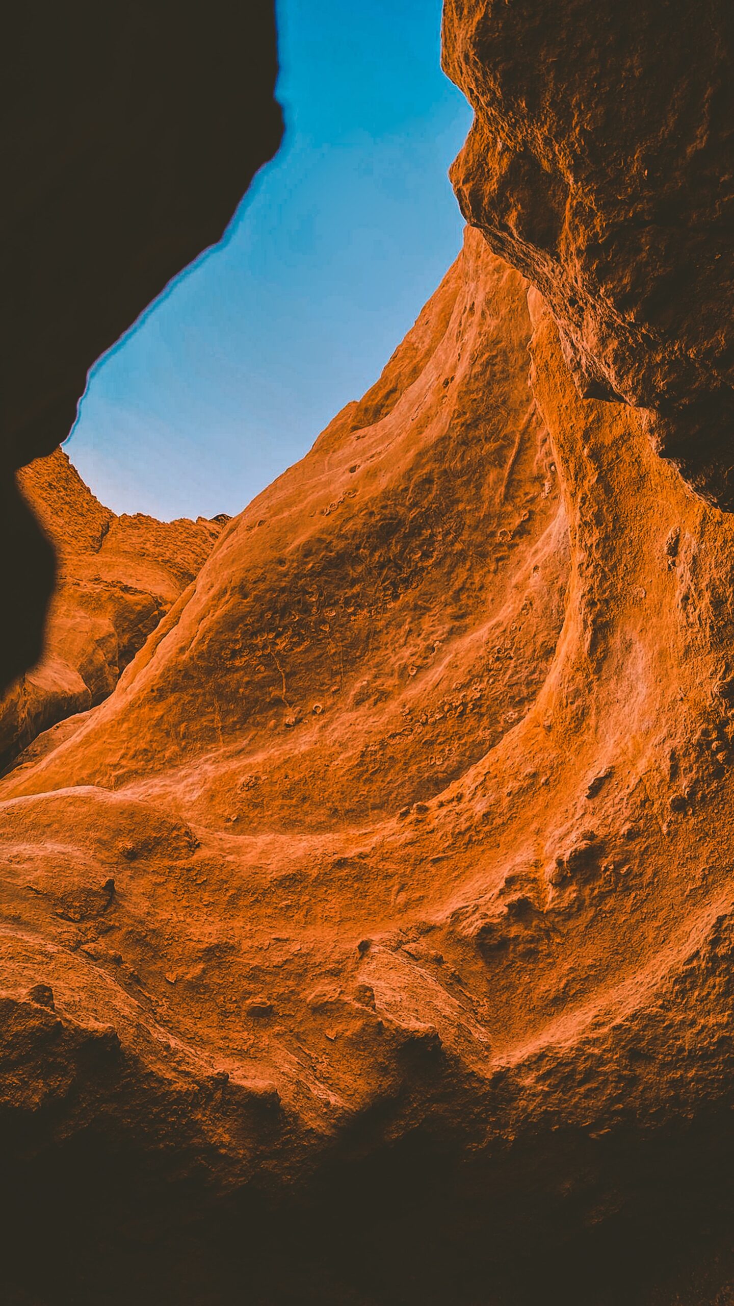 在哪里困了，就在哪里躺下